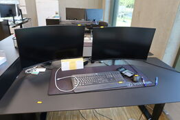 2 stk. computerskærme SAMSUNG C27T550FDU, tastatur, mus, dockingstation LENOVO