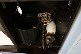 2 stk. vaser, lampe, div. Kunstige planter m.m.