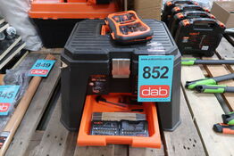 Skammel med værktøj 