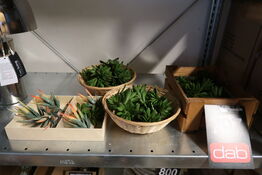 Diverse kunstige planter 