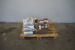 Palle med diverse fiberpuds, kontaktlim mv.