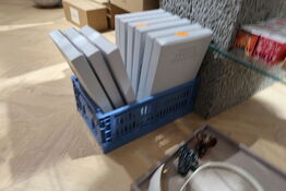 Plastikkasse med div. Strømpebukser GANNI