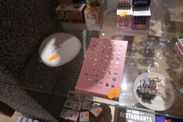 2 stk. stativer med div. Ørestikker