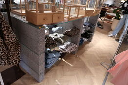 Reolsystem uden indhold