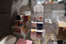 2 stk. stativer med div. Ørestikker