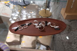 Fad med div. Ringe og øreringe