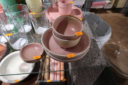 5 stk. skåle samt 2 stk. tallerkner HKLIVING