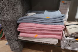 2 kasser svampe HUMDAKIN samt Div. Håndklæder MAGNIBERG