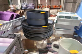 8 stk. tallerkner samt 2 stk. skåle JULIE DAMHUS