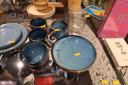 3 stk. tallerkner, 2 stk. skåle samt 3 stk. krus HKLIVING