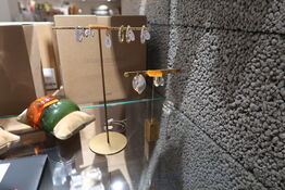 2 stk. stativer med øreringe