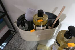 Spand med indhold HUMDAKIN