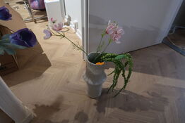 Vase BOTANE med div. kunstige blomster