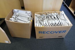 2 stk. kasser med toiletbrætter