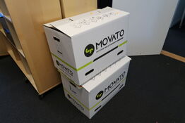 2 stk. kasser med kaffekander og kontorartikler