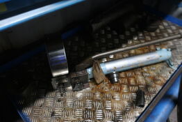 Hydraulisk håndpumpe m.m.