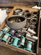 Palle med div. Varelager og reservedele