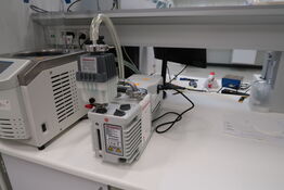 Vingevakuumpumpe EDWARDS RV3 med filter