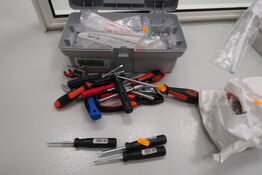 Div. Skruetrækkere samt værktøj