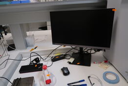 Computerskærm SAMSUNG, dockingstation LENOVO ThinkPad ThunerBolt 3 Dock Gen 2