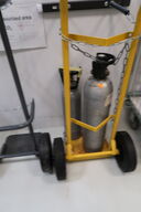 2 stk. flasker med indhold