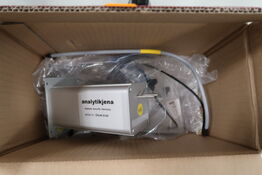 Kasse med laboratorieudstyr ANALYTIKJENA