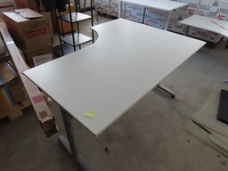 Skrivebord 160x120/80 (højdejusterbar)