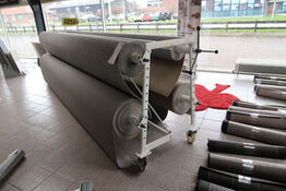 Stativ til gulvtæpperuller uden indhold