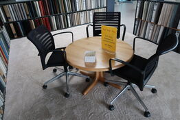 Bord med 3 stk. stole