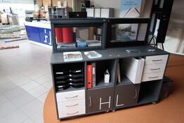 4 stk. reoler med indhold