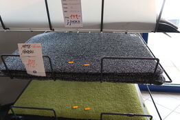 Hylde med dørmåtter