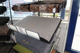 Hylde med dørmåtter