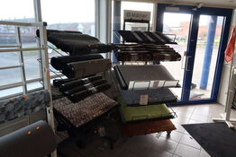 2 stk. stativer uden indhold