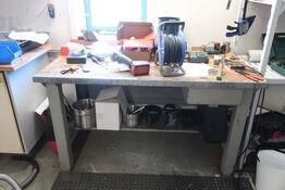 Arbejdsbord med indhold 