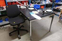 Bord samt kontorstol 