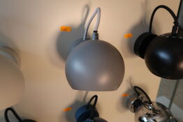 Væglampe FRANDSEN Ball Light Grey