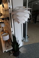Gulvlampe DYBERG LARSEN Pineapple Medium Hvid