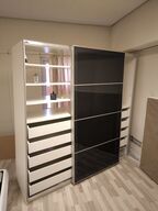 Klædeskab (se beskrivelse)