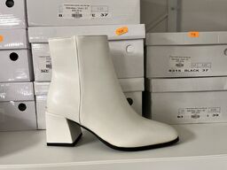 4 par støvler i blandet størrelser