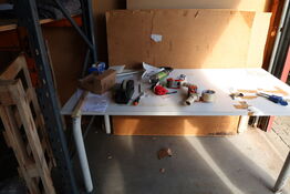 Arbejdsbord med indhold