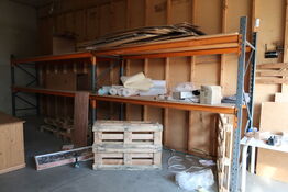 2 fag pallereoler med indhold