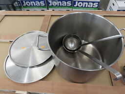 2 stk. gryder med låg. Og suppeskeer