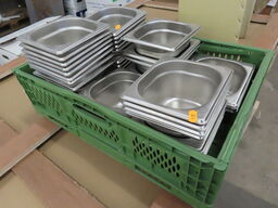 7 Kasser med blandede fade og gastrobakker