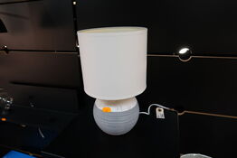 Bordlampe med skærm