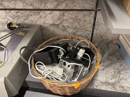 Kurv med div. Væglamper LIGHT-POINT