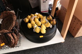 Div. Bakker med pyntegenstande