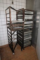 2 stk. stikvogne med div. Bageplader og forme