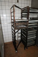 2 stk. stikvogne med div. Bageplader og forme