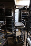 2 stk. stikvogne med div. Bageplader og forme