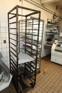 2 stk. stikvogne med div. Bageplader og forme